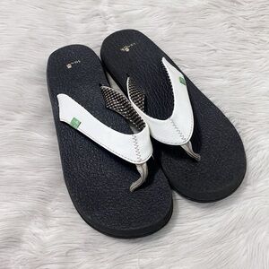 Sanuk White Faux Leather Memory Foam Yoga Mat Thong Flip Flops Sandals 10